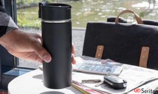 Taza de café al vacío con exterior de cerámica